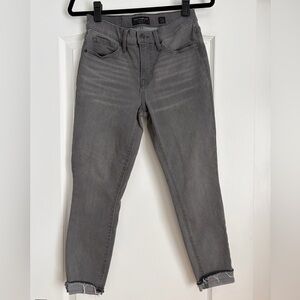 Lucky Brand Gray Crop Jeans Raw Hem Ankle Length Size
8/29